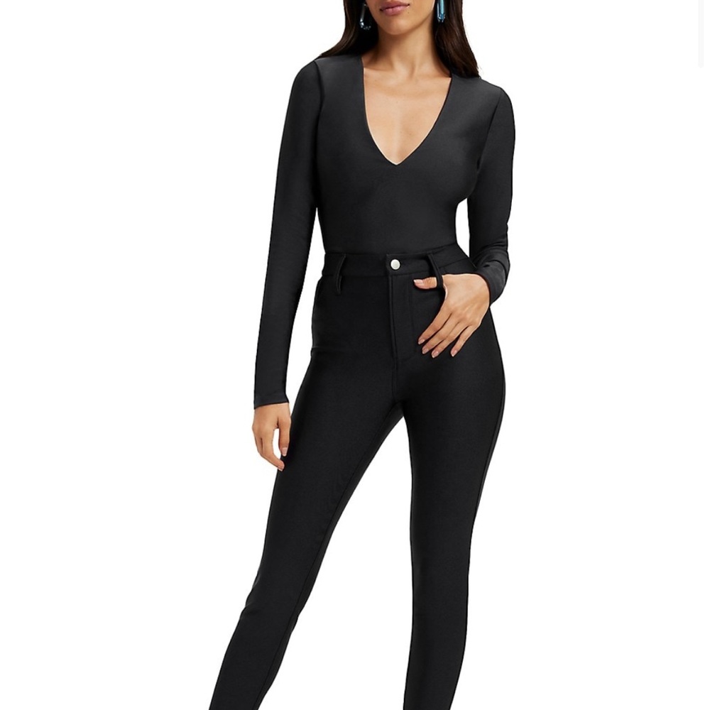 Good American Power Shoulder Bodysuit. Black. Deep V neck. Size 2 (M)